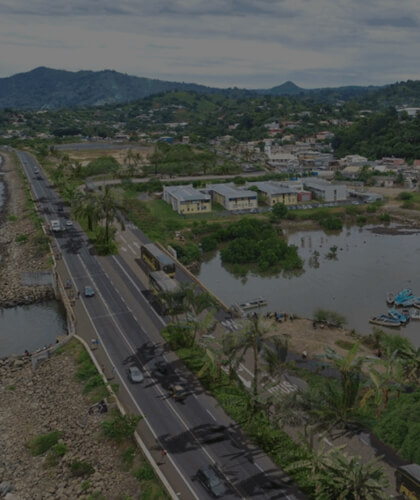 Photo aérienne d'un axe principal à Mayotte