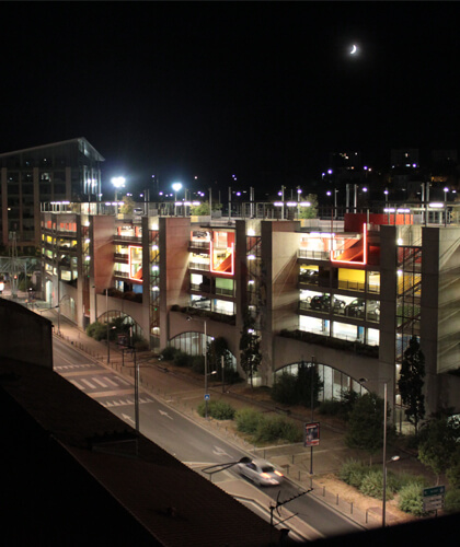 Photo nocturne du parking Toumaï de Poitiers